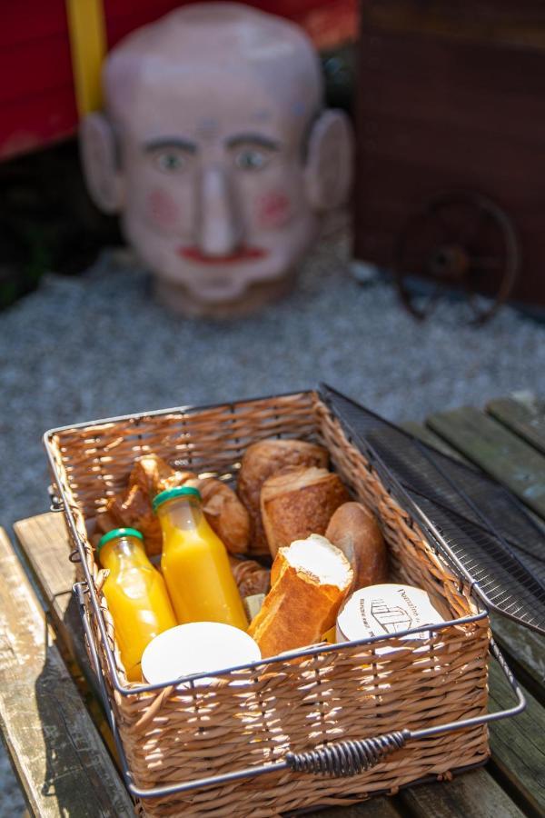 Roulotte Et Sauna De Tonton Bouvy Au Domaine Du Reuze Winnezeele Экстерьер фото